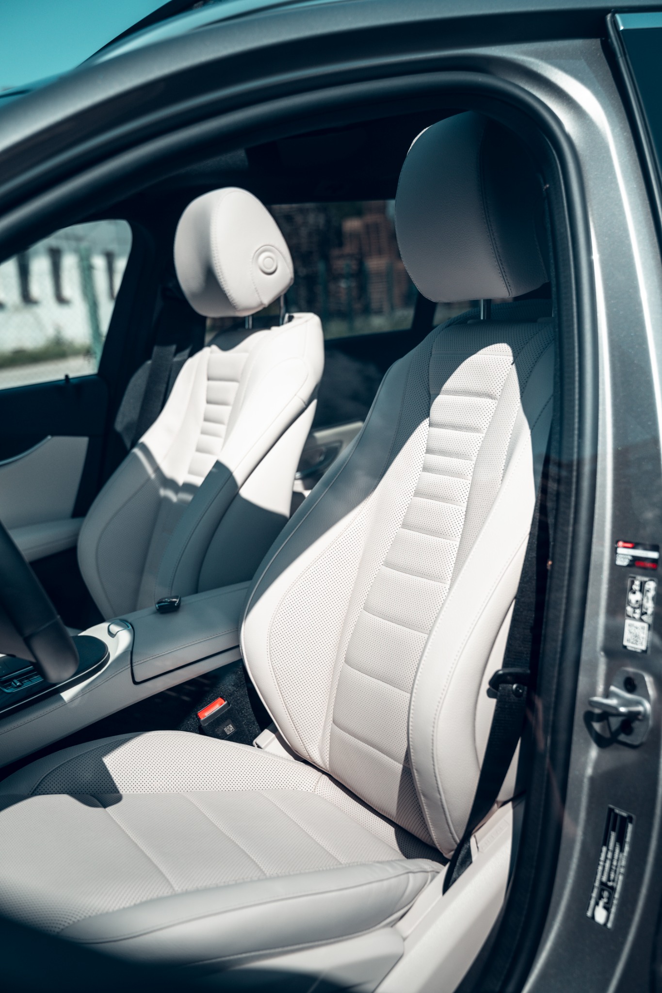 Svetlý kožený interiér Mercedesu